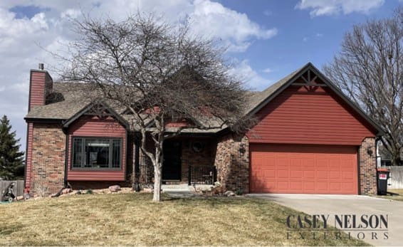 Picture9.1 Casey Nelson Exteriors: Firebrick Siding by Norandex &
Dark Bronze wraps, fascia, braces & Carbon corners.